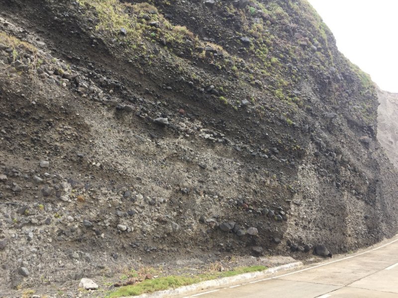 巴丹島的火山灰和火山礫岩層，這是巴丹島的基盤