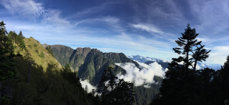 玉山前峰上的景色