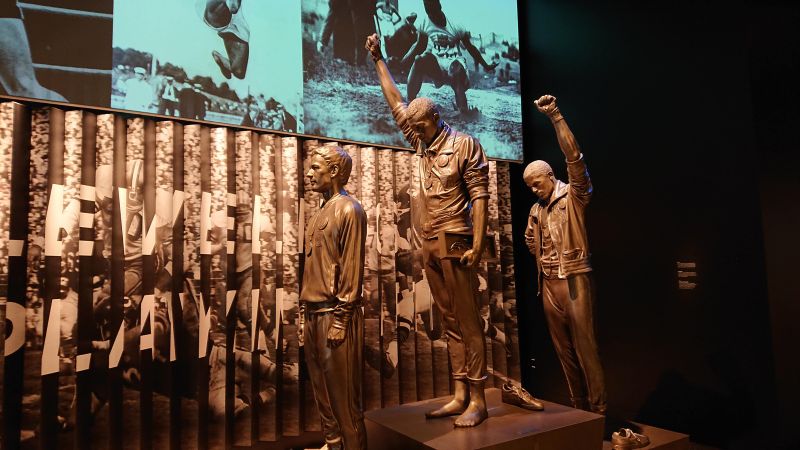 非裔美國人重要的歷史事件(1968年奧運黑人權力致敬事件) （圖/陳奕廷）