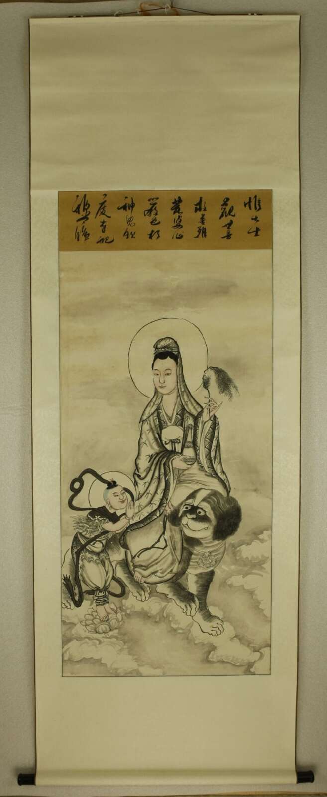 觀音的座騎為金毛犼傳說是龍王之子，旁邊是善財童子。( 圖 / 廖紫均 )