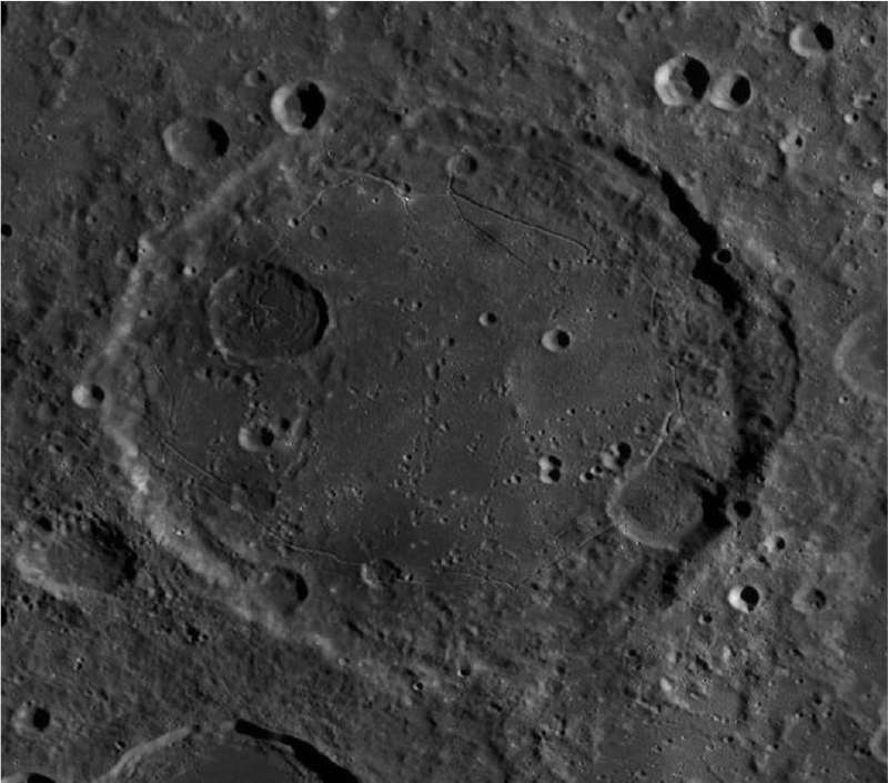 奧本海默隕石坑（Oppenheimer Crater）是月球上的一個大型隕石坑，位於月球的南極附近，由於其位置接近月球的邊緣，從地球上很難直接觀察到。Credit : NASA / Arizona State Univ. / Lunar Reconnaissance Orbiter

