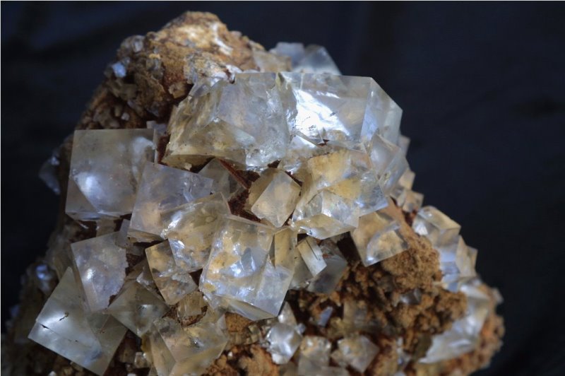 無色透明的螢石相當罕見，具有立方體之結晶。產地: Dalnegorsk, Primorskiy Kray, Russia；尺寸: 22*16*12公分。(館號NMNS003121-P006395)(圖/陳君榮)