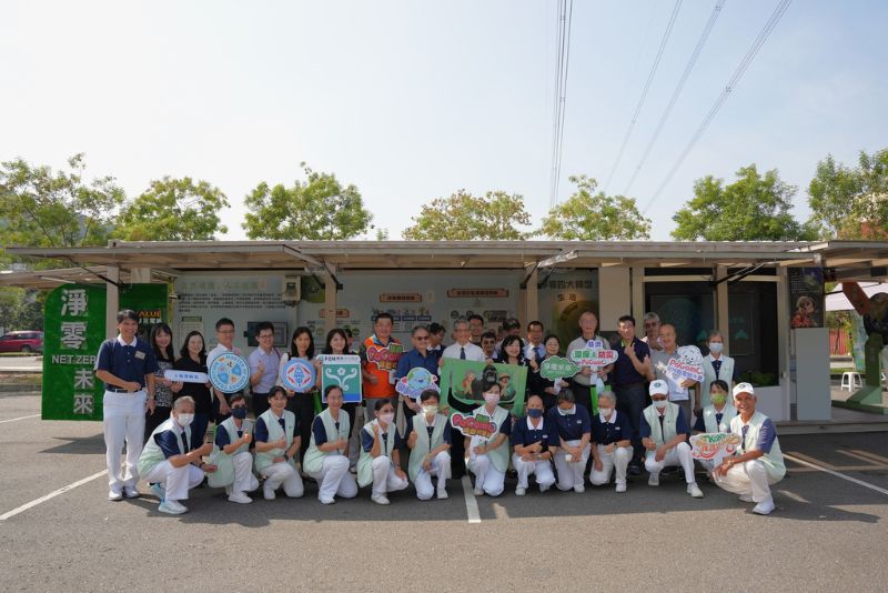 「淨零未來館」行動環保教育車。(圖/詹文碧)