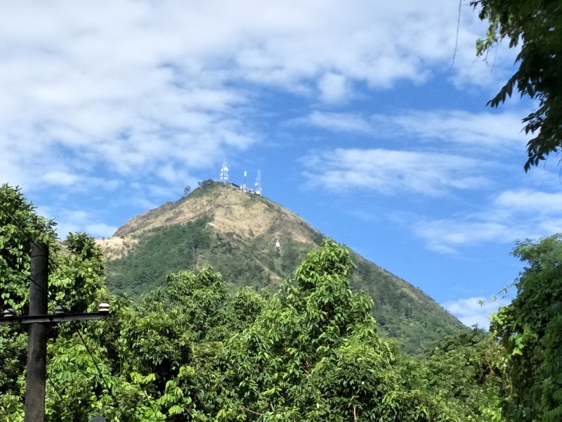 波巴山地最高點就在椎狀火山口的邊緣