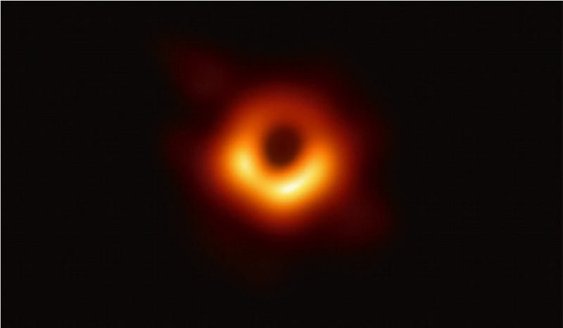 M87星系（位於室女座）中央的黑洞，這是人類史上第一個捕捉到的黑洞影像。