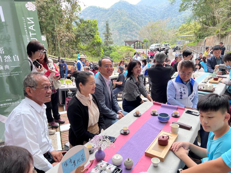 鳳凰谷鳥園規劃「博物繪」特展開幕典禮活動：從樂齡南胡悠揚到小幼苗活力勁舞，結合在地人文與生態茶席饗宴。（圖／楊翎）