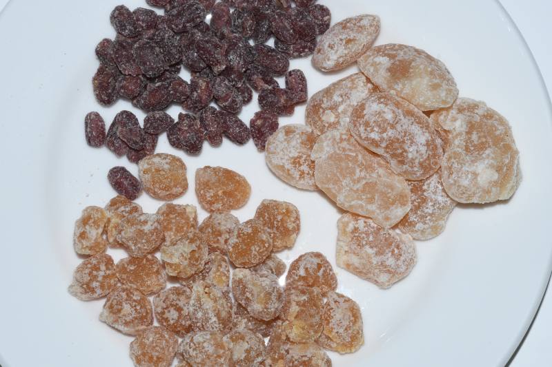 皇帝豆、雪蓮子（鷹嘴豆）、紅豆做成的甘納豆。（圖／王秋美）
