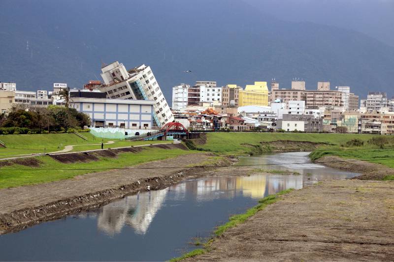 本次花蓮地震造成雲門翠堤大樓的傾斜倒塌