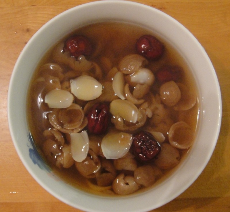 百合桂圓銀耳紅棗甜湯（圖／陳盈君）