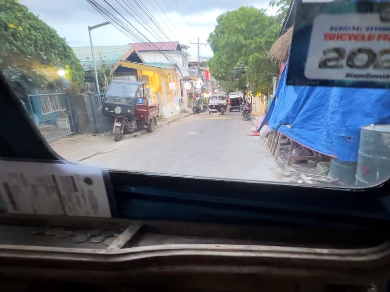 從科隆當地嘟嘟車看出去的街頭即景（圖／黃興倬）