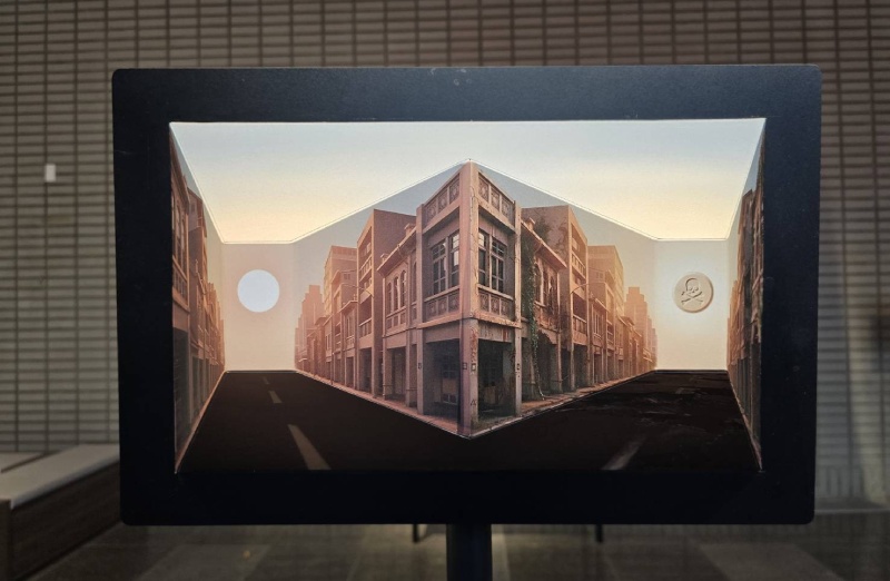 毒害陰影下:街區破敗的無聲真相展品(逆透視手法)(圖/楊中信)