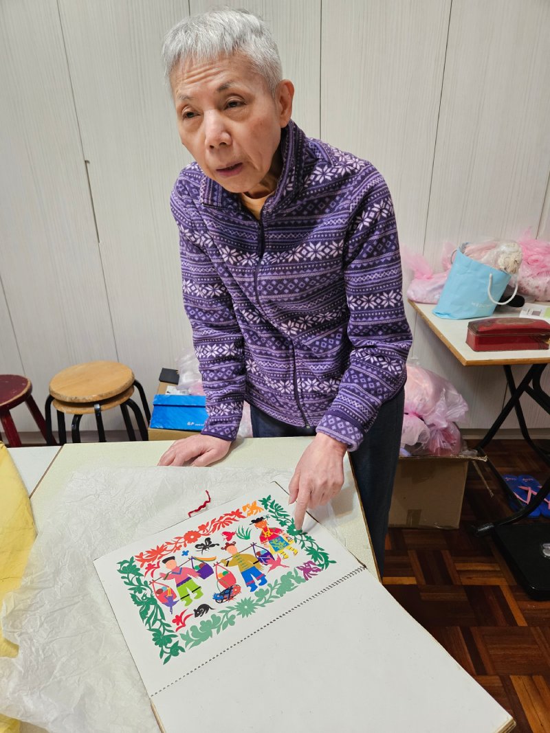 林月先老師以作品談當年與王偉光老師前往中國的情形